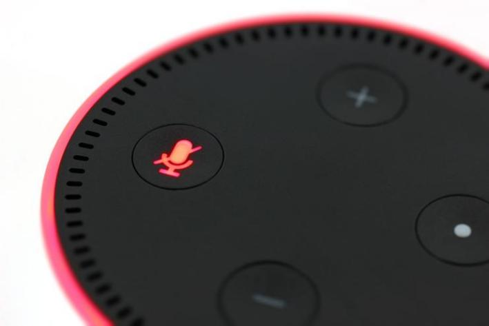 Imagem 48 - Echo Dot 3ª geração com botão de mudo ativado